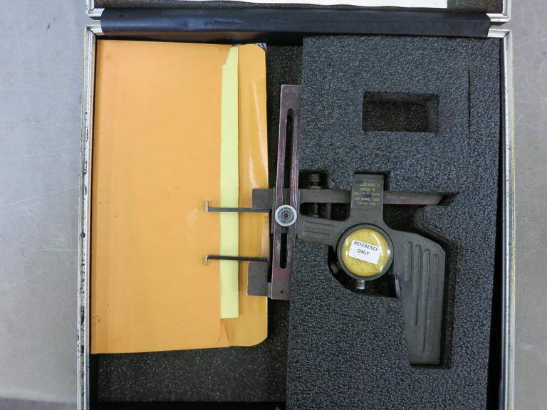 Mueller Series 1900 Gage in Case