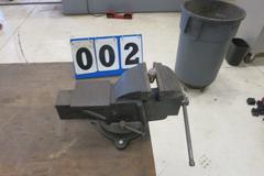 Global Maple Top Workbench with Grand Rapids 6" Bench Vise, 110 Volt, Power Strip