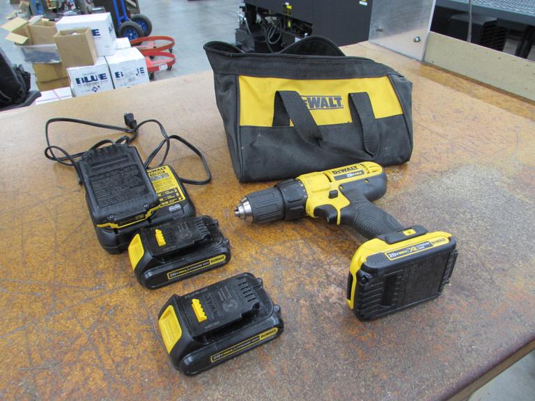 DeWalt DCD771 20V Lithium Ion 1/2" Cordless Drill with (4) Batteries, Charger & Carrying Bag