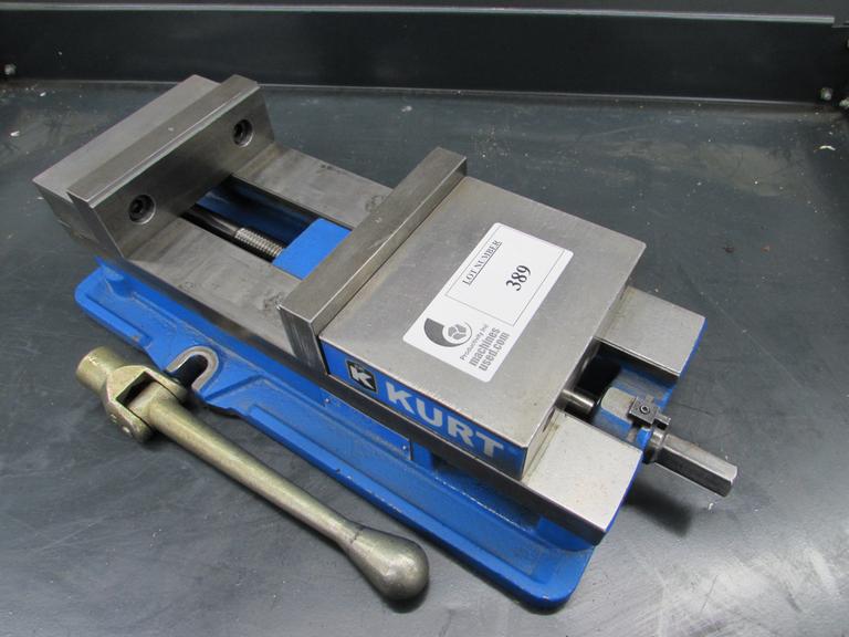 Kurt D688 Machine Vise with Steel Jaws and Handle