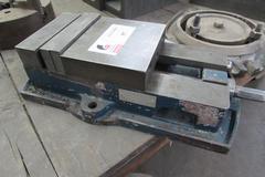 Enco 425-7261 6" Machine Vise with Steel Jaws, Handle and Swivel Base