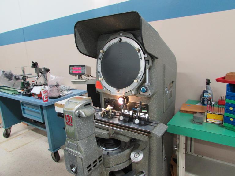 Jones & Lamson FC-14 Optical Comparator with DRO and (5) Lenses