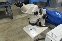 Olympus Stereo Microscope w Leeds Light Source, 10 X Lens, Magnification Lens.67 To 4 And Dust Cover