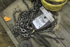 Gardner Denver Pneumatic Chain Hoist.  2-Ton Capacity, Chain Bag, Swivel Hook, Rope Control