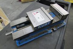 Kurt D688 Machine Vise with Steel Jaws and Handle