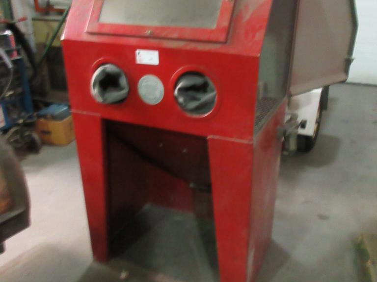 Twin City Abrasives Sand Blast Cabinet with Gloves and Gun, Air Regulator