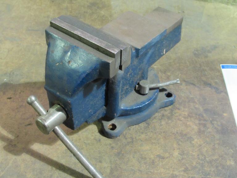 4" Bench Vise with Swivel Base