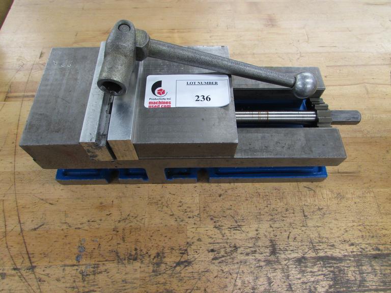 Kurt 3600V 6" Machine Vise With Handle and Aluminum Jaws