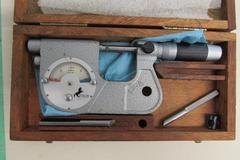 Etalon 0-1" Pressure Micrometer with Wooden Case