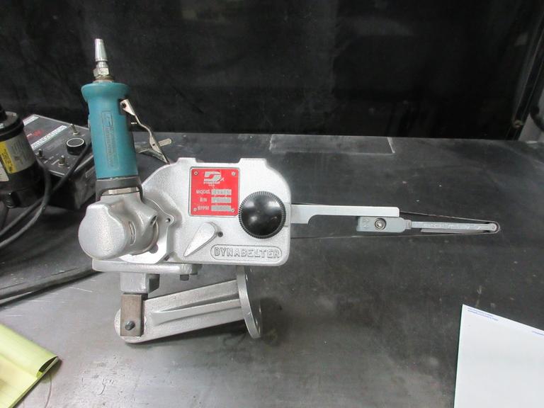 Dynabrade Dynabelter 11475 1/2" Pneumatic Belt Sander / Grinder w Table Mount Stand