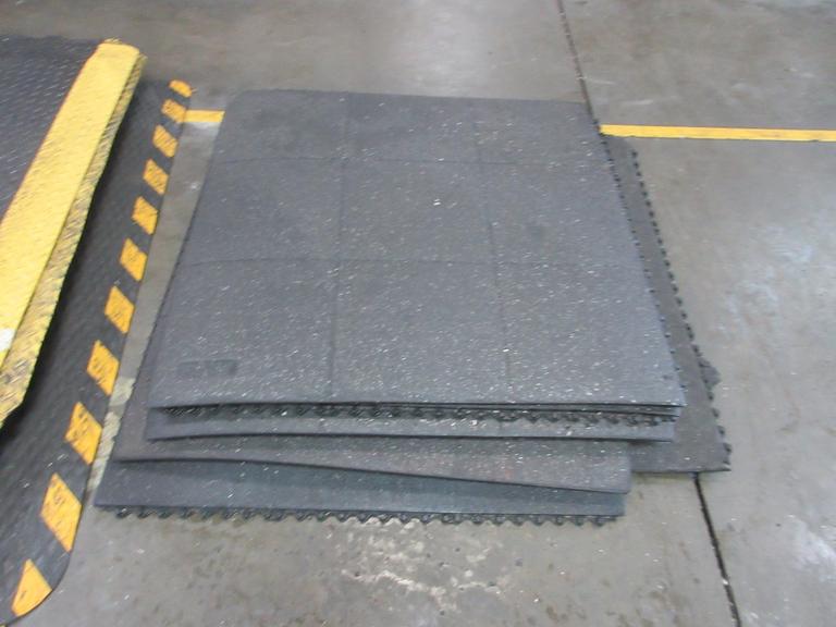 Interlocking Anti-Fatigue Floor Mats