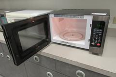 Toshiba Microwave Oven with Carousel