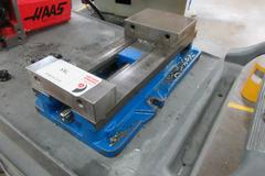 Kurt Model D-688 6" Machine Vise