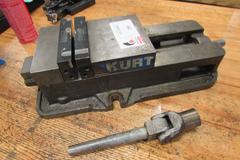 Kurt D675 6" Precision Machine Vise with Steel Snap Jaws and Handle