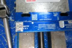 Kurt D688 6" Machine Vise w Steel Jaws, Snap Jaws and Handle