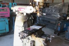 Acer Ultima-3VS Vertical Knee Mill with Newall TM211000 2-Axis DRO