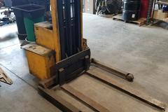 Big Joe PDM-30-106 2000LBS Capacity Electric Walk Behind Straddle Stacker (Pallet Forklift)