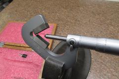 Mitutoyo No. 114-202 V-Anvil Micrometer with Ratchet Thimble, Wooden Case and Stand.  .093" to 1" Measuring Range, .0001" Resolution