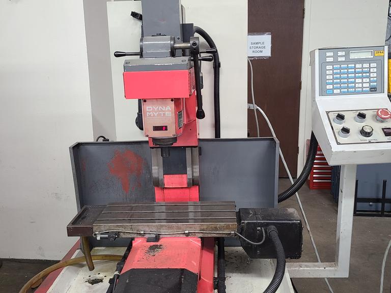 Dynamite 4400 cnc outlet mill machine