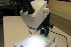 Leica EZ4 Stereo  Zoom Microscope w Built-In Light Source, 8-35X Adjustable Zoom