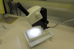 Leica EZ4 Stereo Zoom Microscope w Built-In Light Source, 8-35X Adjustable Zoom