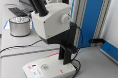 Leica EZ4 Stereo Zoom Microscope w Built-In Light Source, 8-35X Adjustable Zoom