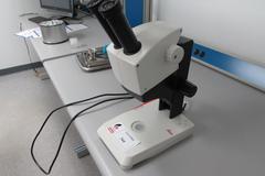 Leica EZ4 Stereo Zoom Microscope w Built-In Light Source, 8-35X Adjustable Zoom