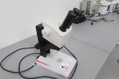 Leica EZ4 Stereo Zoom Microscope w Built-In Light Source, 8-35X Adjustable Zoom