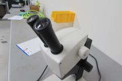 Leica EZ4 Stereo Zoom Microscope w Built-In Light Source, 8-35X Adjustable Zoom