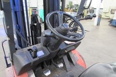 Toyota 7FGU25 4550lb Capacity LP Powered Fork Lift with Fork Positioner