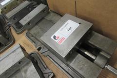 Kurt D675 6" Machine Vise