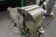 Double Sided Metal Work Bench With 2 5" Bench Vises & Granite Surface Plate