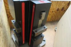 Chick 6" Double Lock Vises Mounted on 400mm Pallet with 4 Sided Tombstone