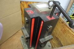 Chick 6" Double Lock Vises Mounted on 400mm Pallet with 4 Sided Tombstone