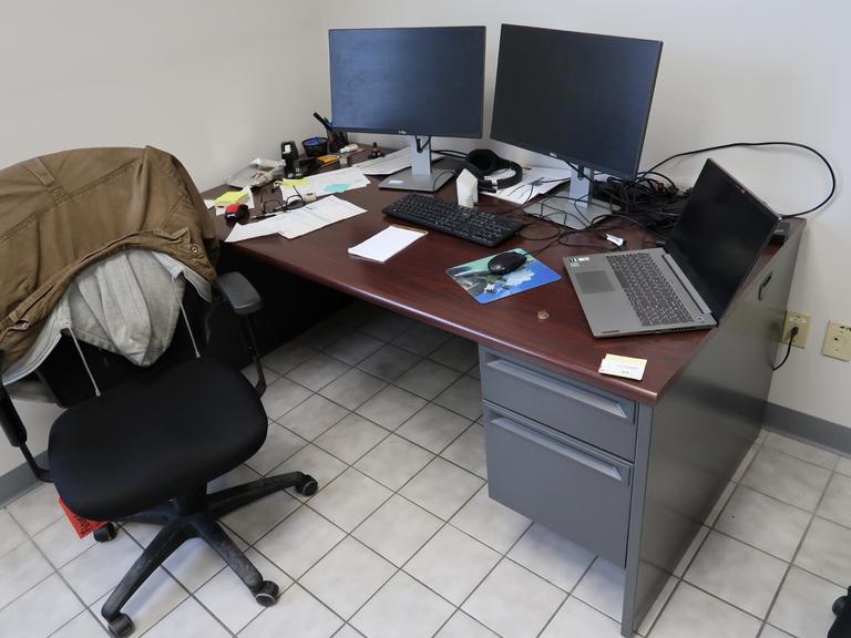 Desk with (2) Drawers