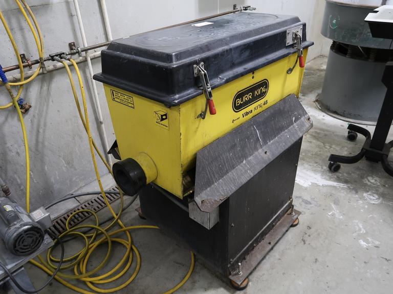 Burr King Vibra King 45 Vibratory Deburring Machine with Urethane Lined Tub