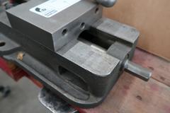 Kurt D675 6" Machine Vise with Handle