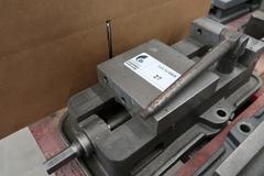 Kurt D60 6" Machine Vise with Handle