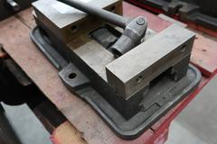 Kurt D60 6" Machine Vise with Handle