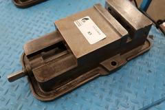 Kurt D60 6" Machine Vise with Steel Jaws