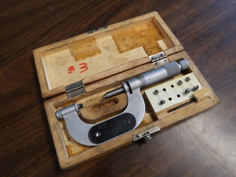 1-2" Thread Micrometer with Anvils and Wooden Case