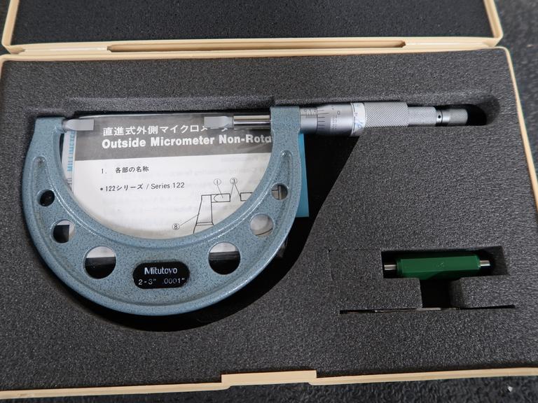 Mitutoyo 2-3" .0001" Blade Micrometer with Standard adn Plastic Case