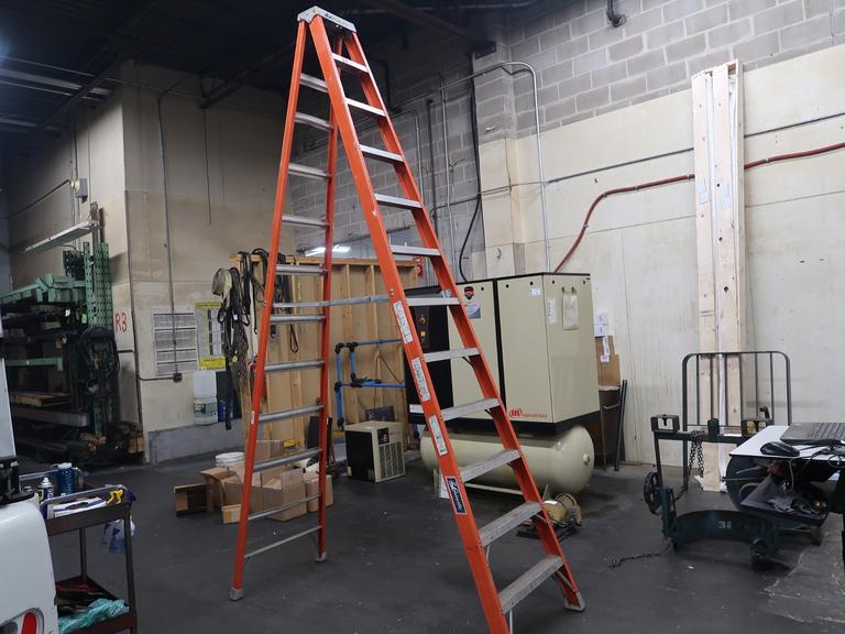 Louisville 12' Fiberglass Step Ladder.  300lb Capacity, 9'6" Highest Standing Level