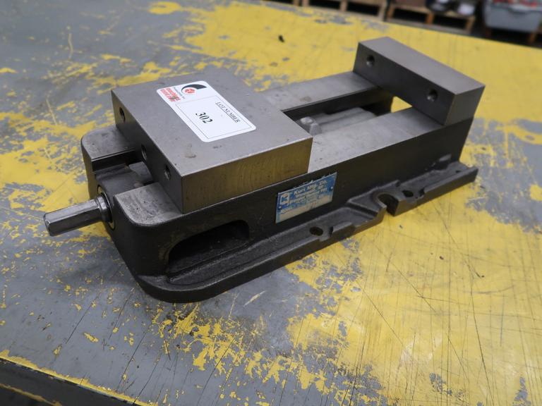 Kurt D675 6" Machine Vise