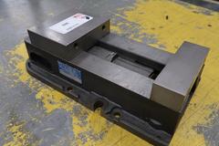 Kurt D675 6" Machine Vise