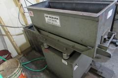 C&M Topline Mr Deburr Model 300DB Vibratory Deburring Machine with Coolant Tank - Single Phase