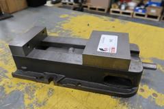 Kurt D675 6" Machine Vise