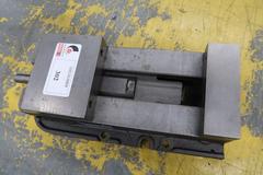 Kurt D675 6" Machine Vise