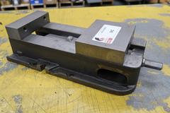 Kurt D675 6" Machine Vise