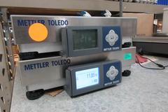 (2) Mettler Toledo Digital Scales